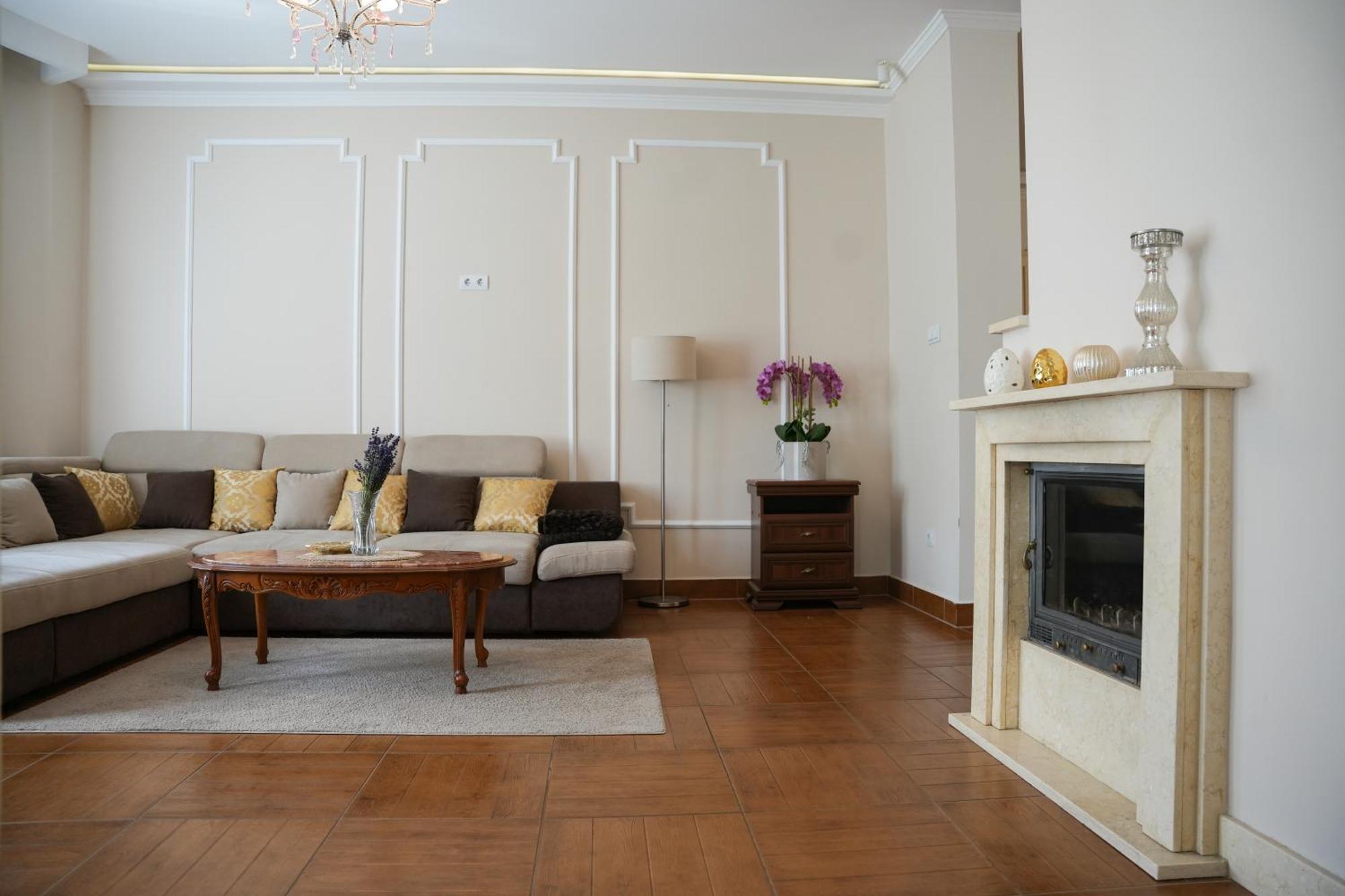 Varkert Deluxe Apartmanhaz Miskolc Exterior foto
