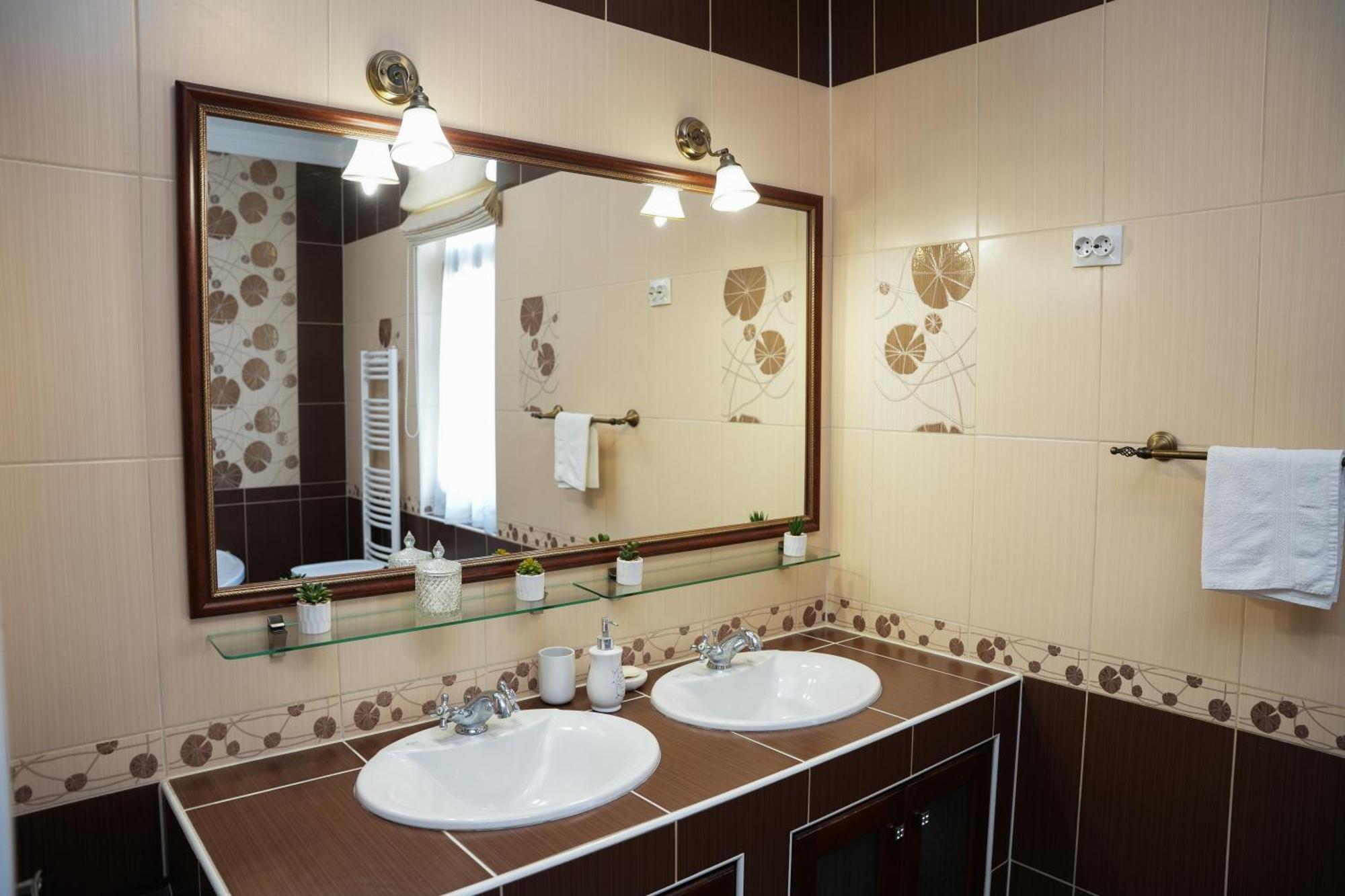 Varkert Deluxe Apartmanhaz Miskolc Exterior foto