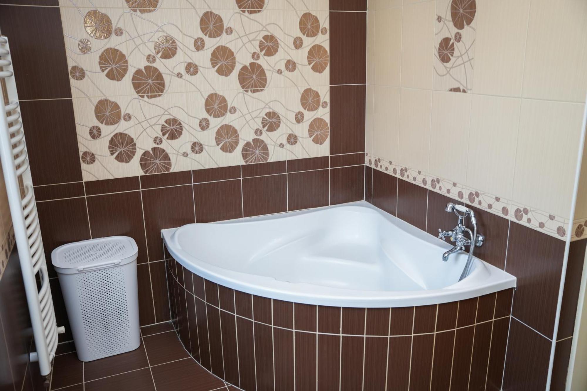 Varkert Deluxe Apartmanhaz Miskolc Exterior foto
