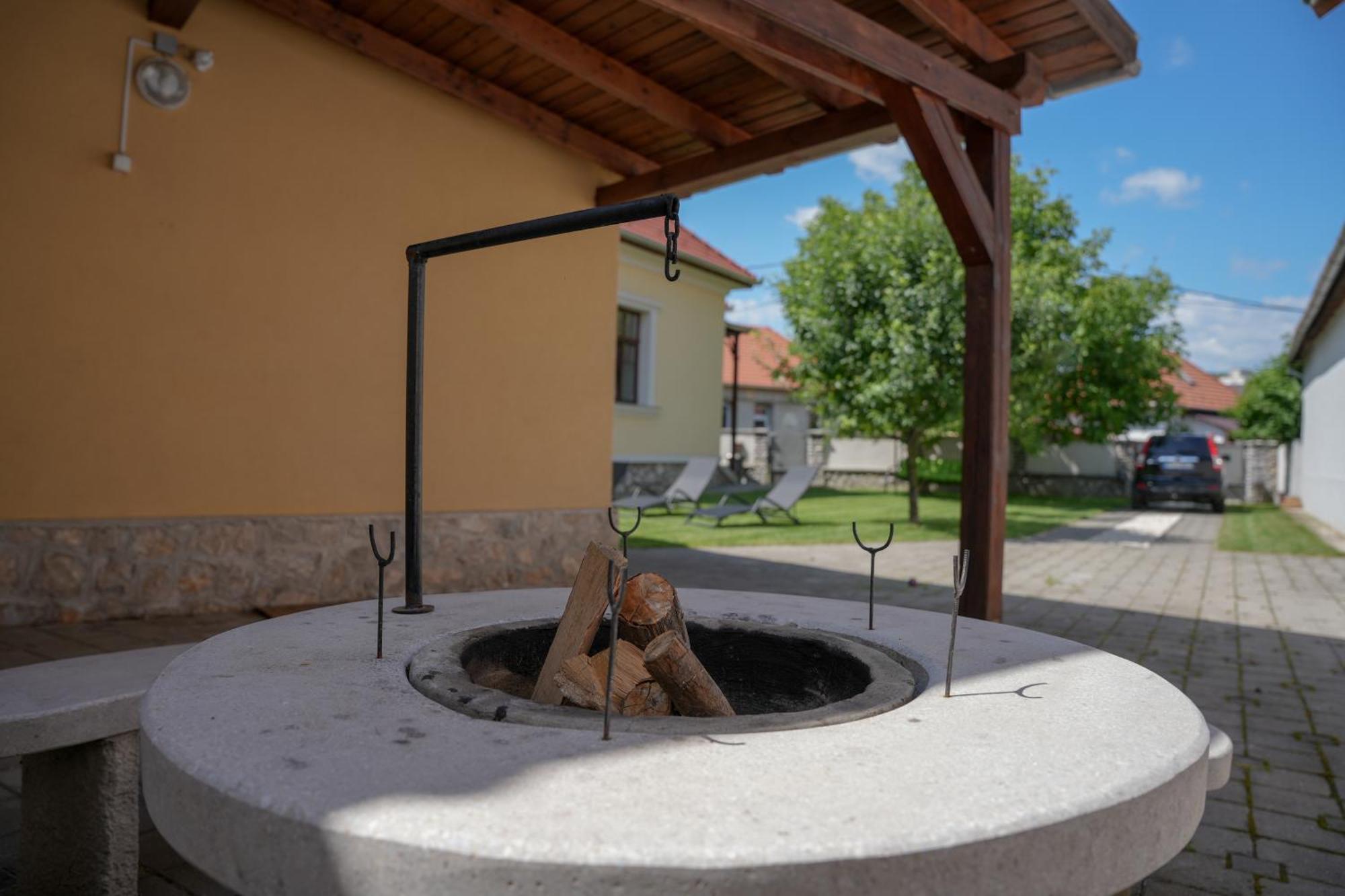 Varkert Deluxe Apartmanhaz Miskolc Exterior foto