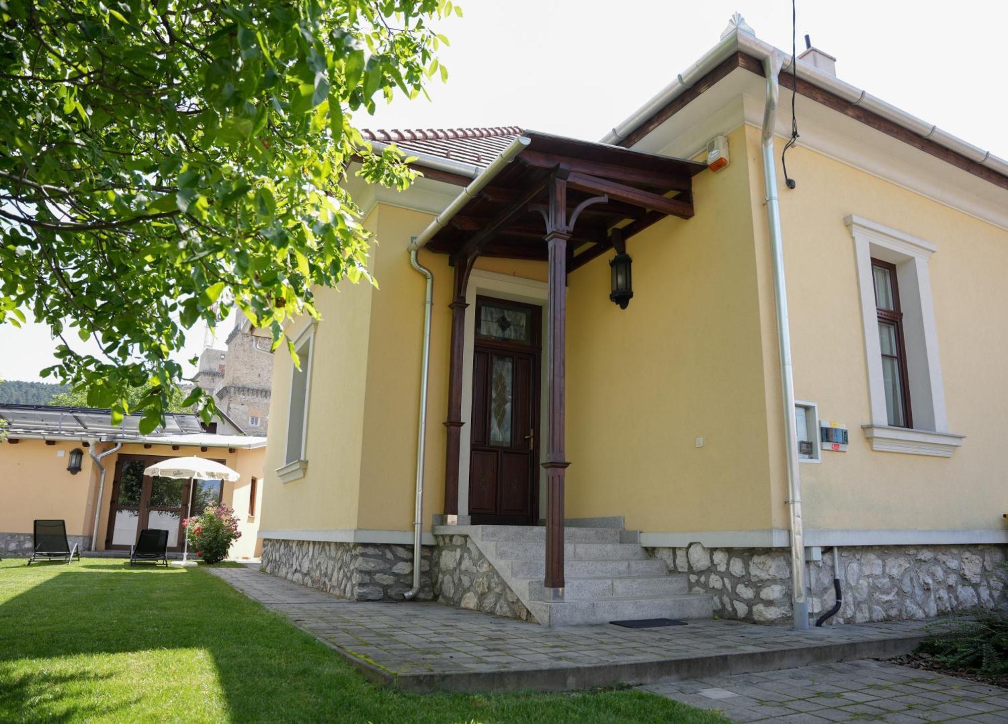 Varkert Deluxe Apartmanhaz Miskolc Exterior foto