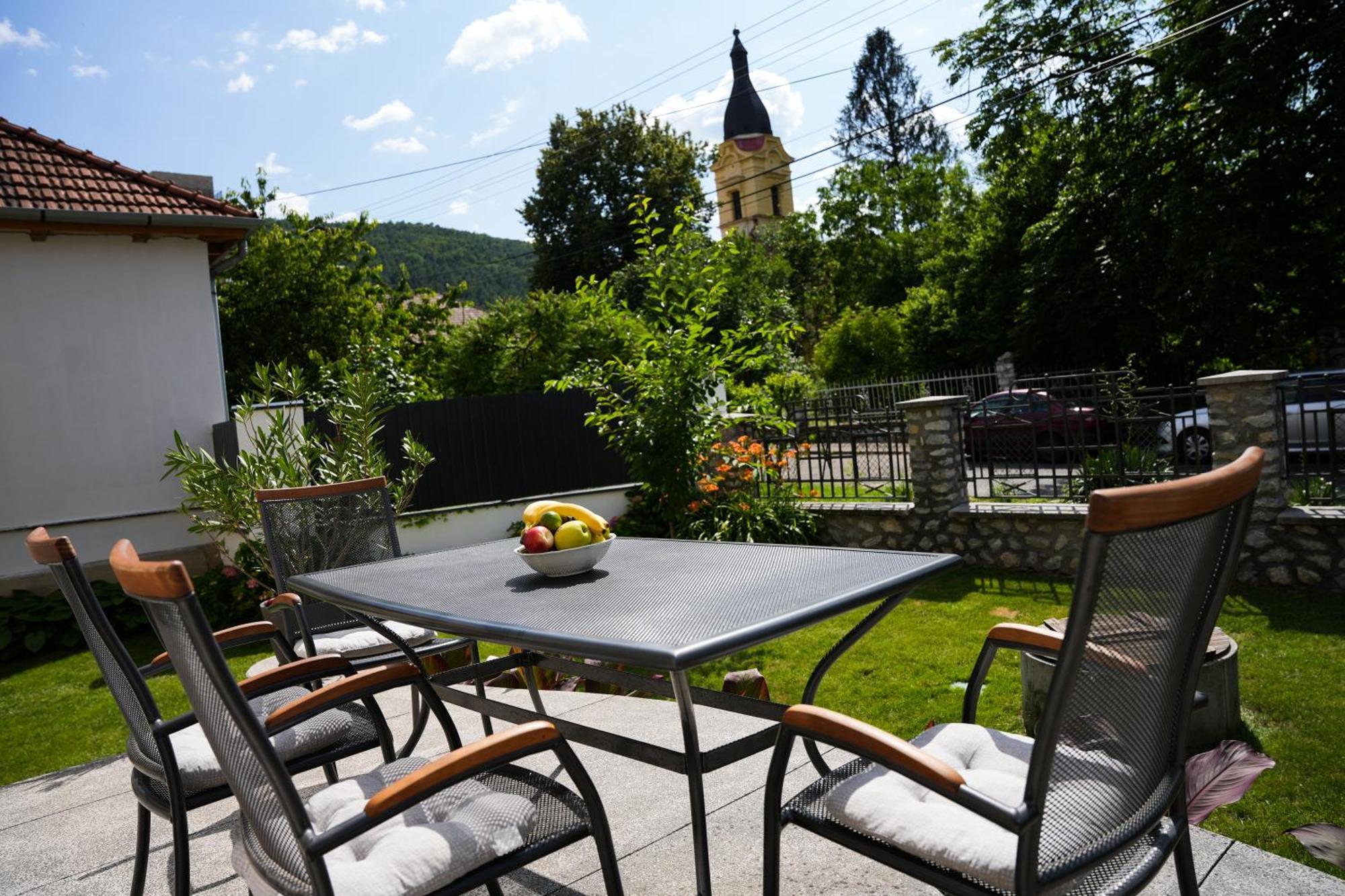 Varkert Deluxe Apartmanhaz Miskolc Exterior foto